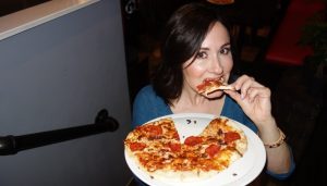 Laura Bilotta hosts Singles Pizza Making Night at Basso Pizzeria