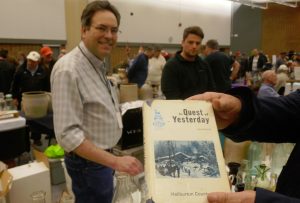 Sean Murphy with Quest for Yesterday book at 2018 bottle show in Toronto
